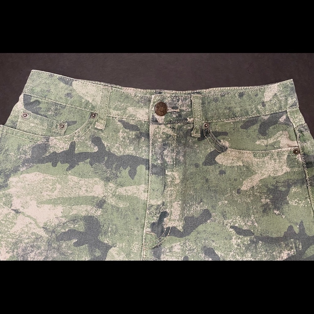 BDG Urban Outfitters Camo Dree High Rise Jean Denim Shorts 28 cutoff - Picture 4 of 7